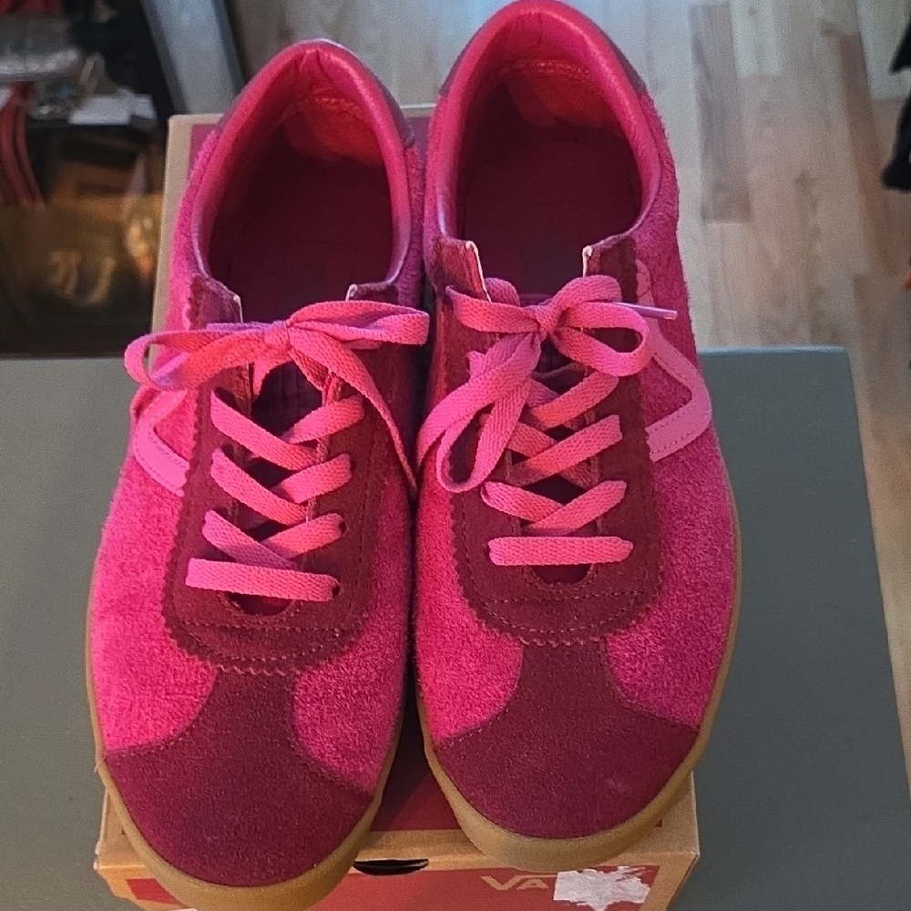 Vans Fuchsia Suede Shoes - Picture 2 of 5